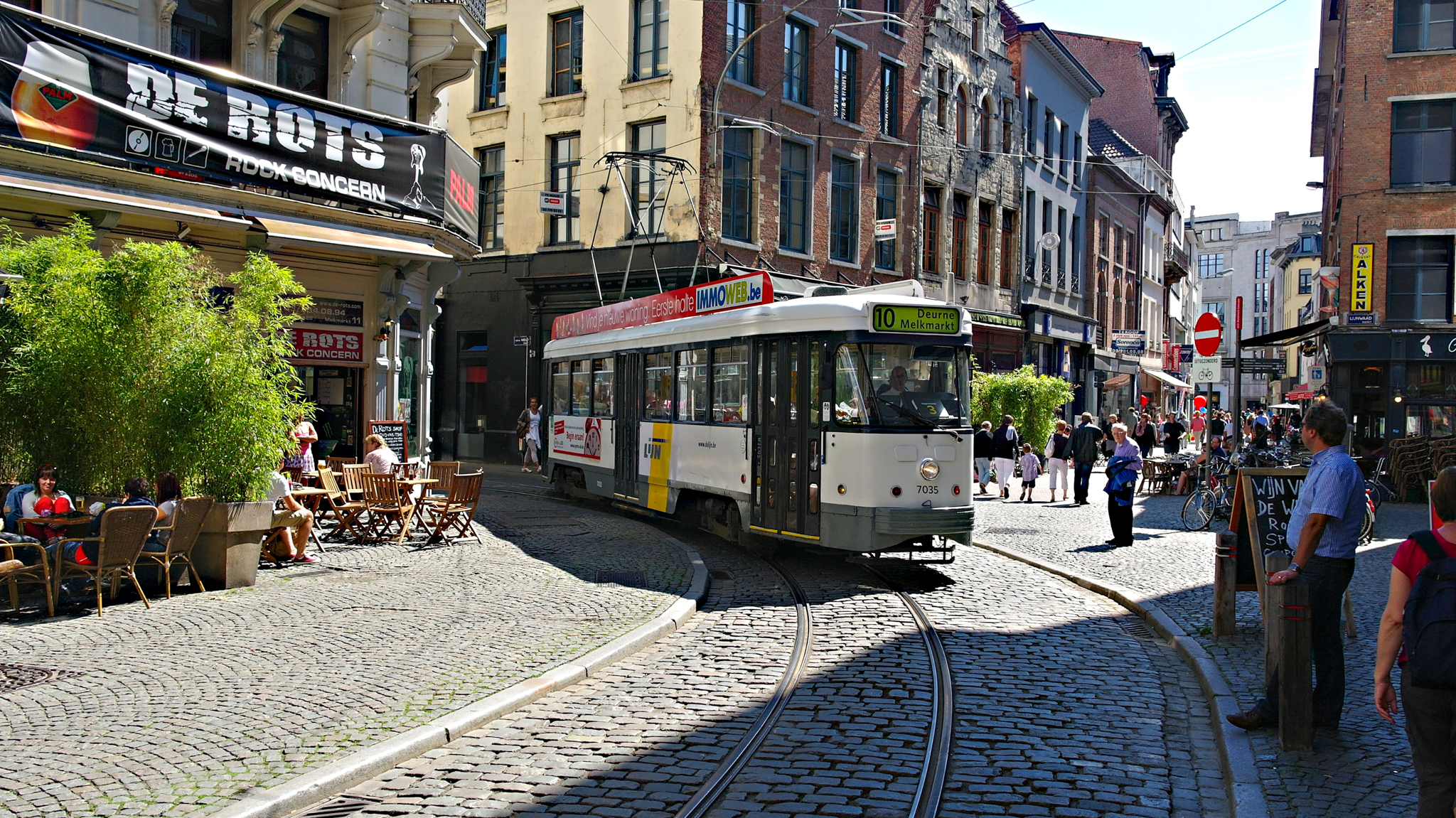 Spårvagn i Antwerpen. Bild: Voogd075 CC BY-SA 3.0